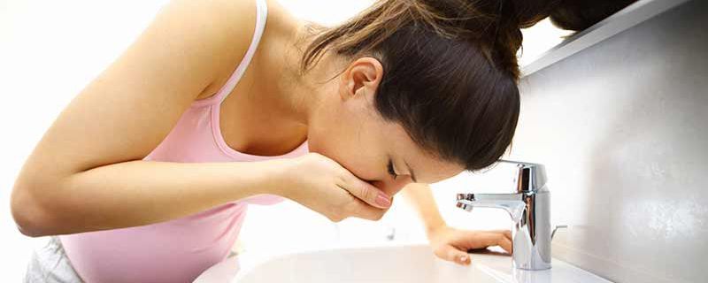 Grossesse : comment prévenir les nausées et les vomissements ?